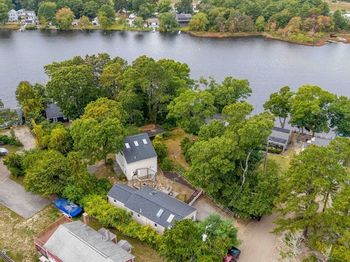 6 Agawam Dr