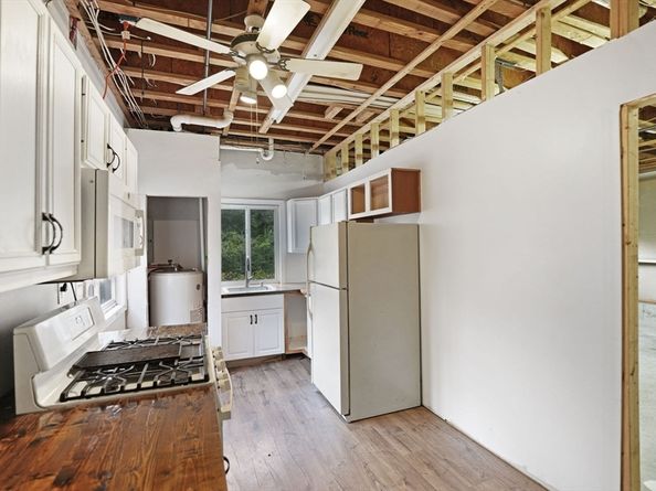 6 Agawam Dr, Wareham MA 02538