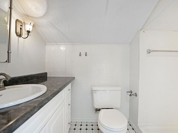 6 Agawam Dr, Wareham MA 02538