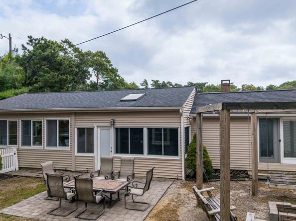 6 Agawam Dr, Wareham MA 02538