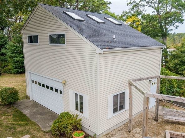 6 Agawam Dr, Wareham MA 02538