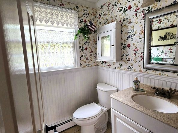 3 Birch Cir, Hopedale MA 01747