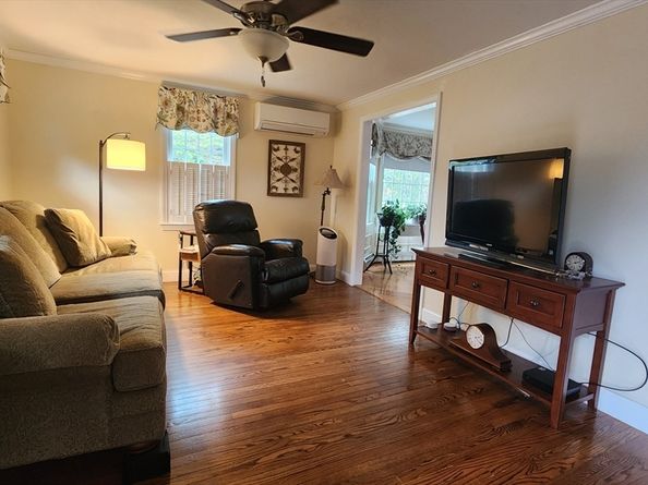 3 Birch Cir, Hopedale MA 01747