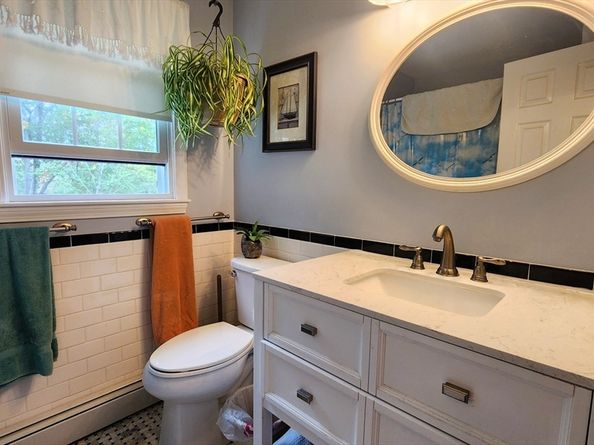 3 Birch Cir, Hopedale MA 01747