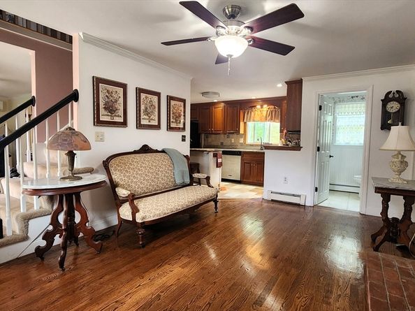 3 Birch Cir, Hopedale MA 01747