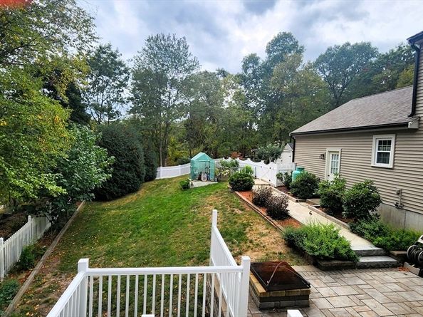 3 Birch Cir, Hopedale MA 01747
