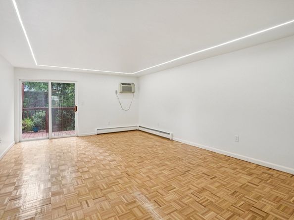 93 Spring St 29, Watertown MA 02472