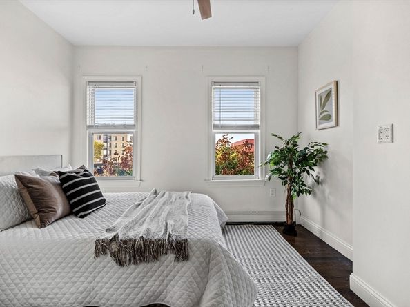 296 E 8th St 3, Boston MA 02127