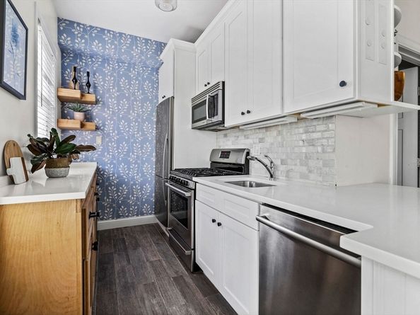 296 E 8th St 3, Boston MA 02127