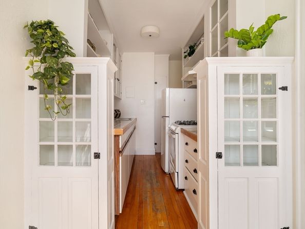 1699 Cambridge St 50, Cambridge MA 02138
