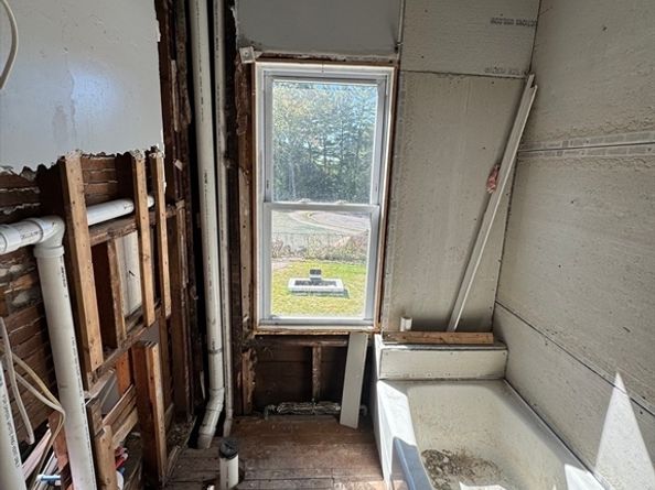22 Blossom St, Brockton MA 02302