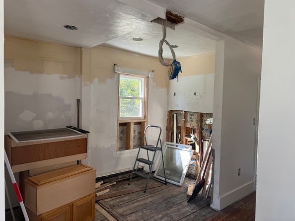 22 Blossom St, Brockton MA 02302