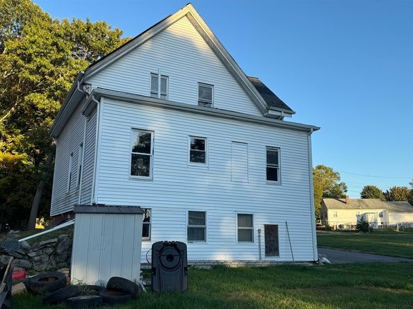 22 Blossom St, Brockton MA 02302