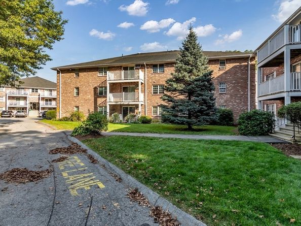 5 Karen Cir 16, Billerica MA 01821