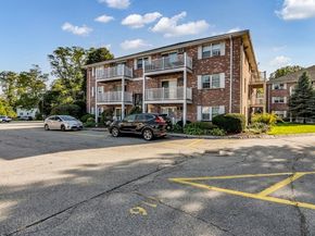 5 Karen Cir 16, Billerica MA 01821