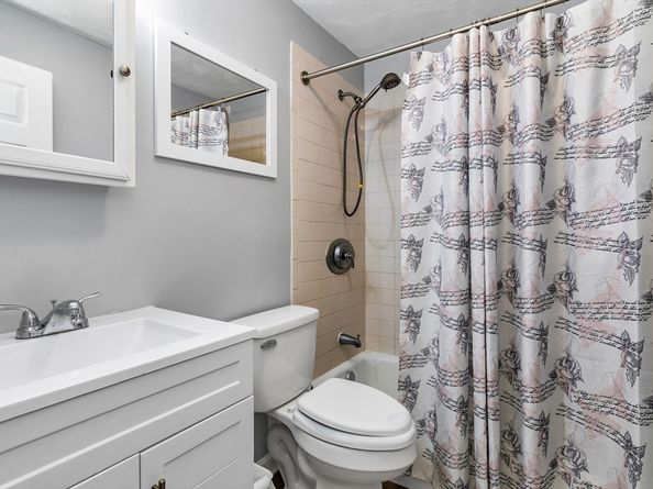 5 Karen Cir 16, Billerica MA 01821