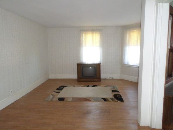 9 Douglas Rd, Saugus MA 01906