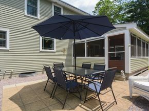 2 Crestview Dr, Mendon MA 01756