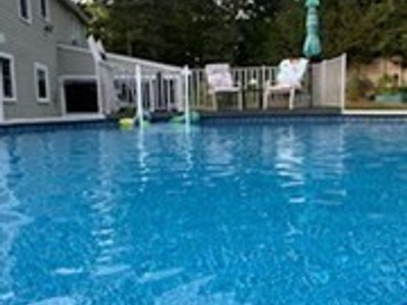 2 Crestview Dr, Mendon MA 01756