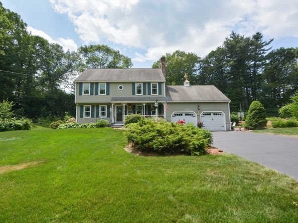 2 Crestview Dr, Mendon MA 01756