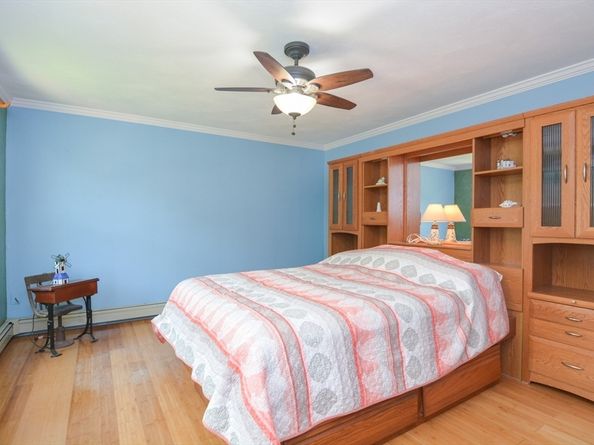 2 Crestview Dr, Mendon MA 01756