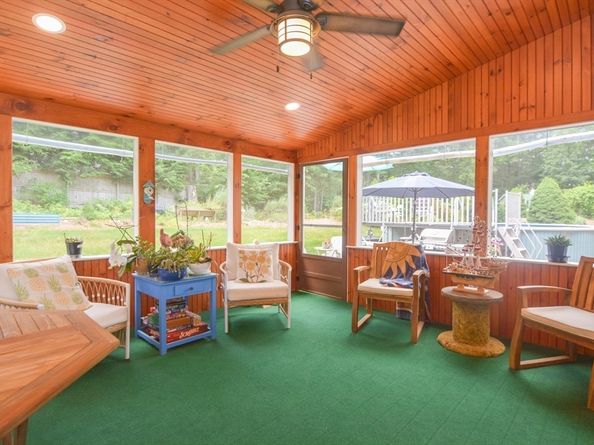 2 Crestview Dr, Mendon MA 01756
