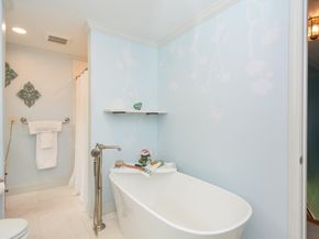 2 Crestview Dr, Mendon MA 01756
