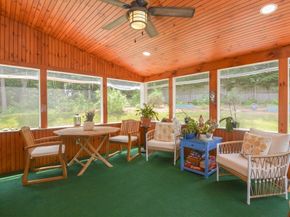 2 Crestview Dr, Mendon MA 01756