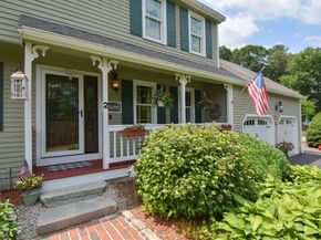 2 Crestview Dr, Mendon MA 01756
