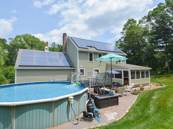 2 Crestview Dr, Mendon MA 01756