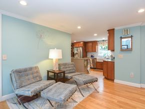 2 Crestview Dr, Mendon MA 01756