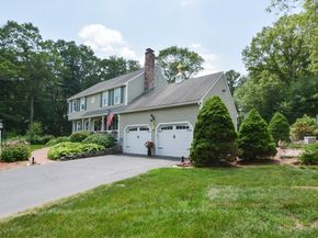 2 Crestview Dr, Mendon MA 01756