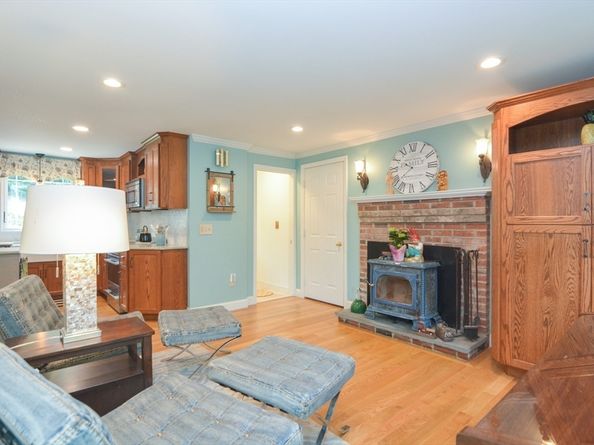 2 Crestview Dr, Mendon MA 01756