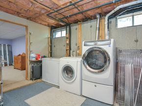 2 Crestview Dr, Mendon MA 01756