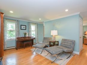 2 Crestview Dr, Mendon MA 01756
