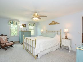 2 Crestview Dr, Mendon MA 01756