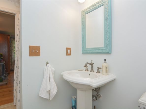 2 Crestview Dr, Mendon MA 01756
