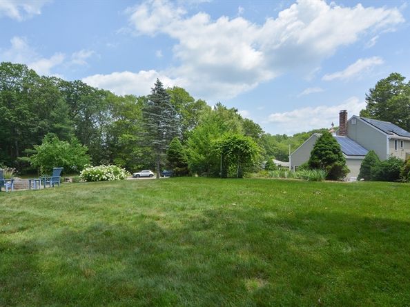 2 Crestview Dr, Mendon MA 01756