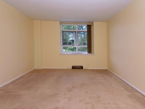 80 Salisbury St 206, Worcester MA 01609
