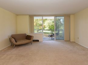 80 Salisbury St 206, Worcester MA 01609