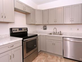 80 Salisbury St 206, Worcester MA 01609