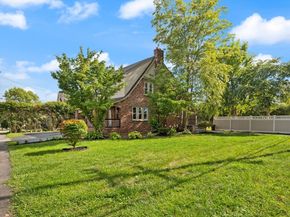 129 A-B Maple Ave, Shrewsbury MA 01545