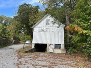 86 Main St, Douglas MA 01516