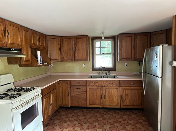 86 Main St, Douglas MA 01516