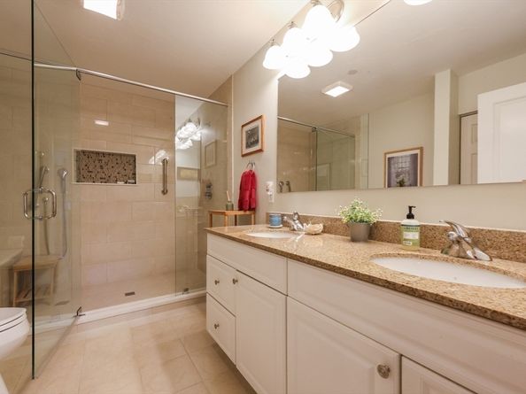 5 Blossom Ct 5, Westborough MA 01581