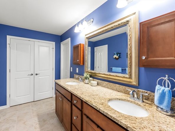 198 Stonehaven Dr, Weymouth MA 02190