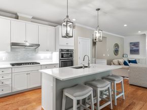 198 Stonehaven Dr, Weymouth MA 02190