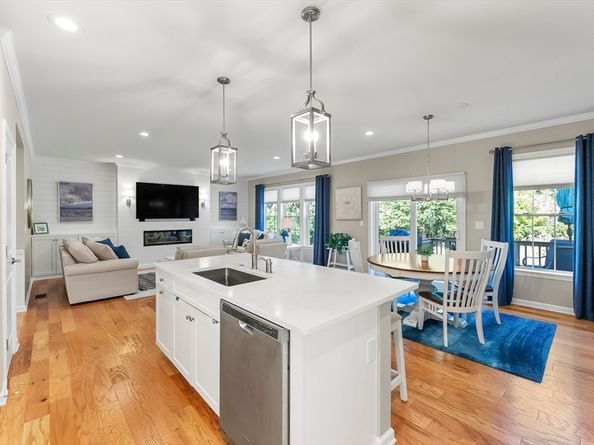 198 Stonehaven Dr, Weymouth MA 02190