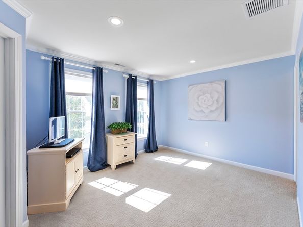 198 Stonehaven Dr, Weymouth MA 02190
