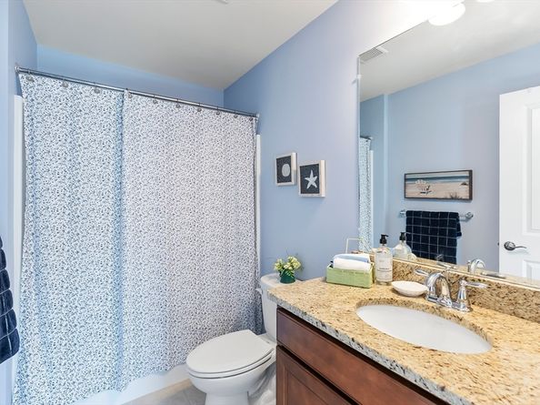 198 Stonehaven Dr, Weymouth MA 02190